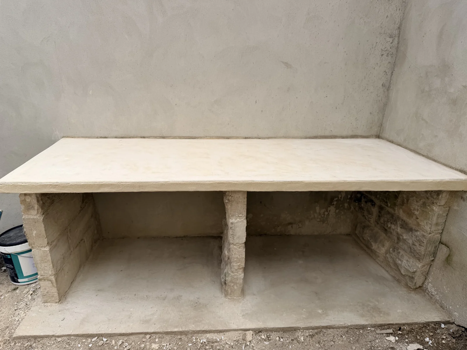 Plan de travail extérieur et espaces de rangement maçonnés à Fresne-lès-Reims — SAS DERVAUX