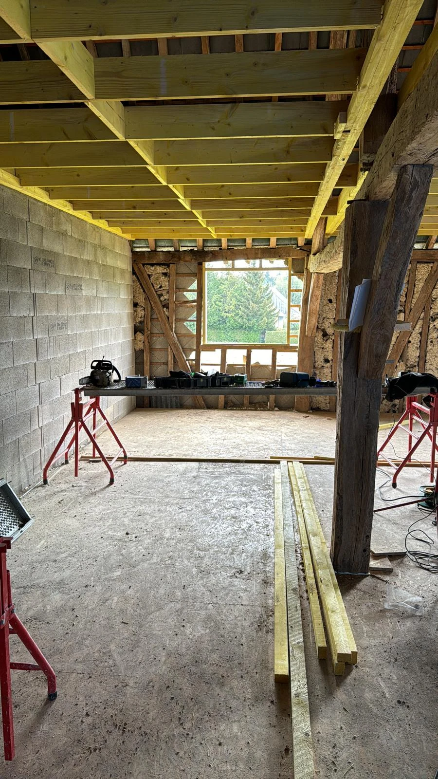 Plancher bois et maçonnerie intérieure